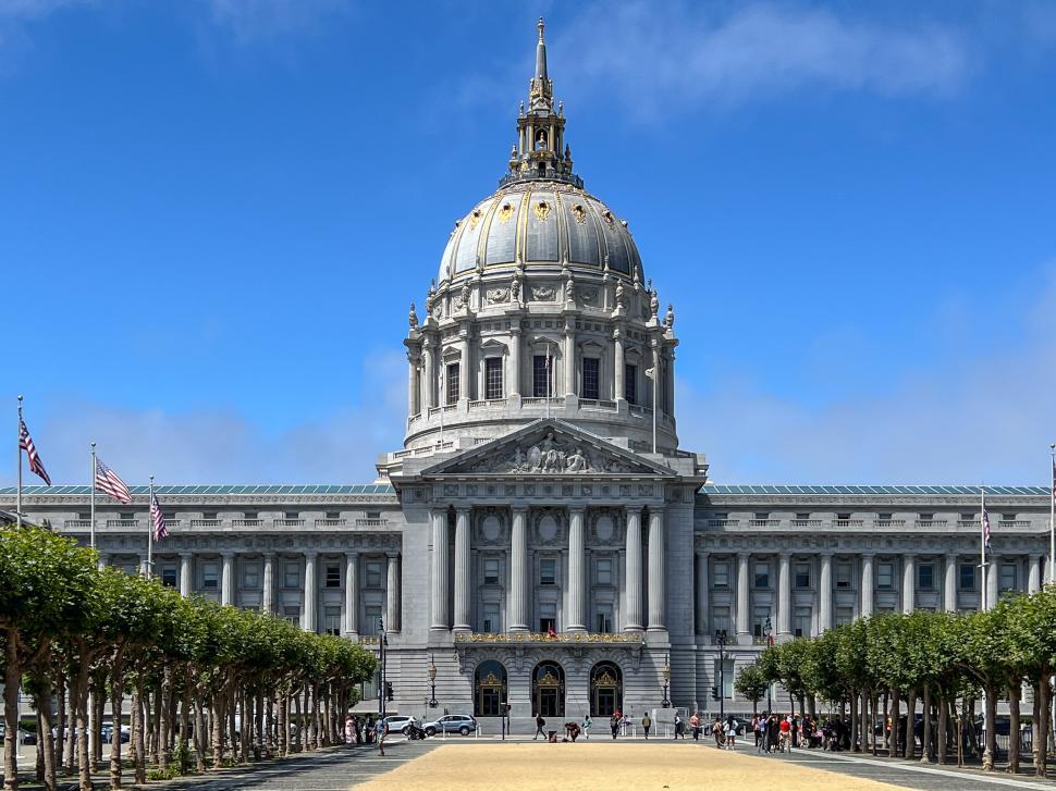 Free Image of Historic city hall building in San Francisco under a clear blue sky 