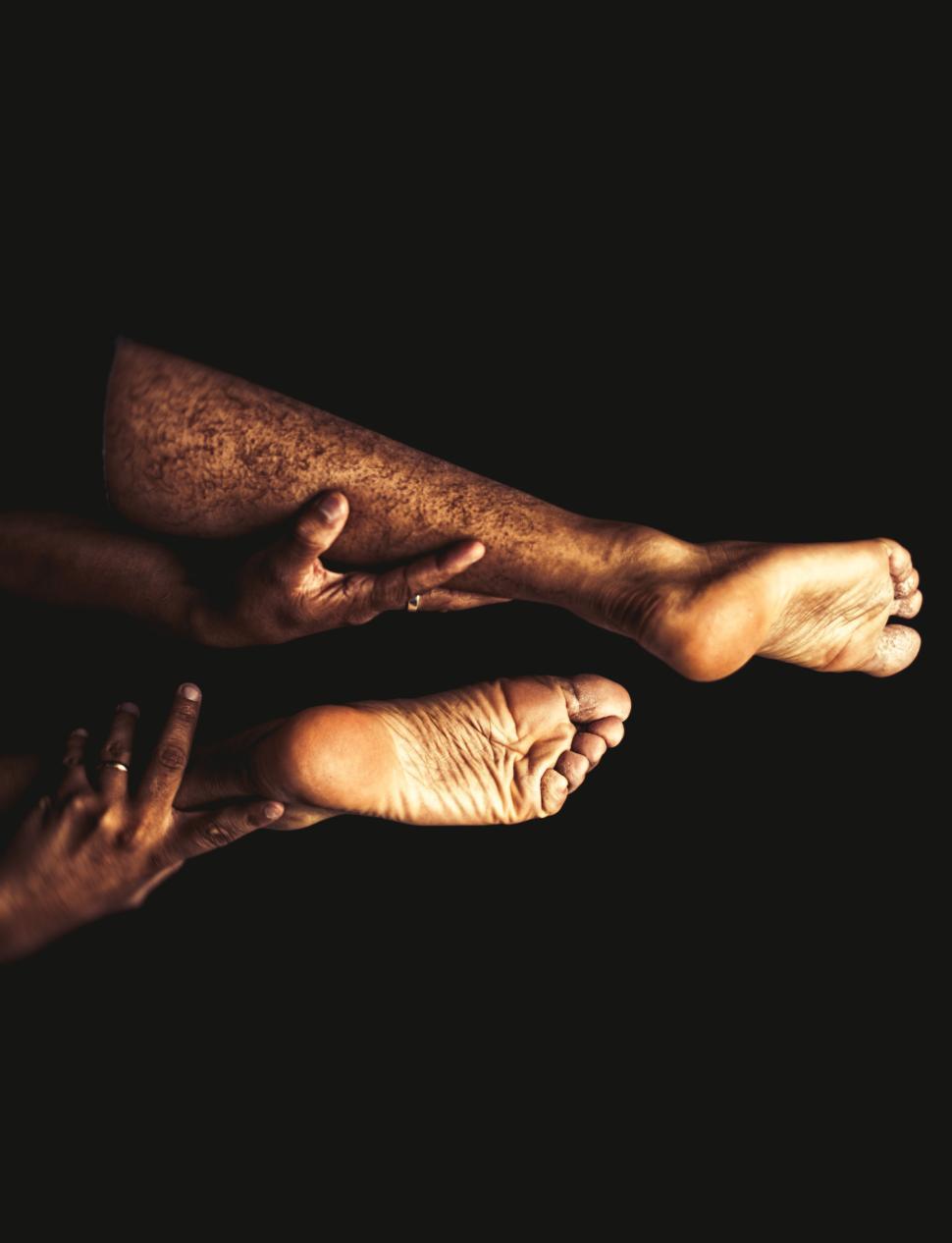 Free Image of Relaxation techniques through foot and leg massage therapy 