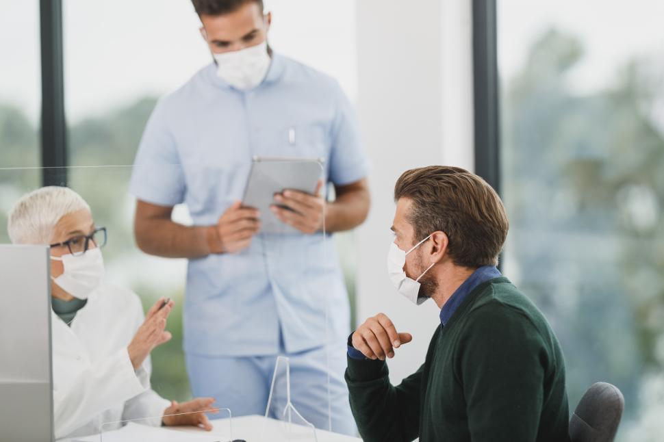 Free Image of Healthcare consultation with professionals in a modern clinic setting 