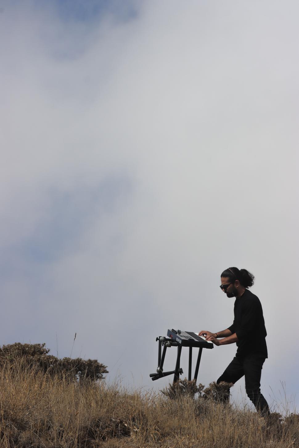 Free Image of An Iranian rock band performs in the heart of the nature of the Alamut Mountains of Qazvin  
