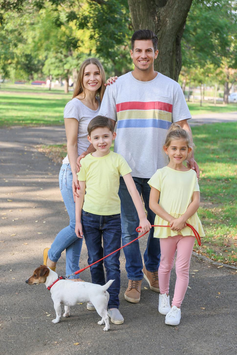 Free Image of Family enjoying a cheerful day in the park 