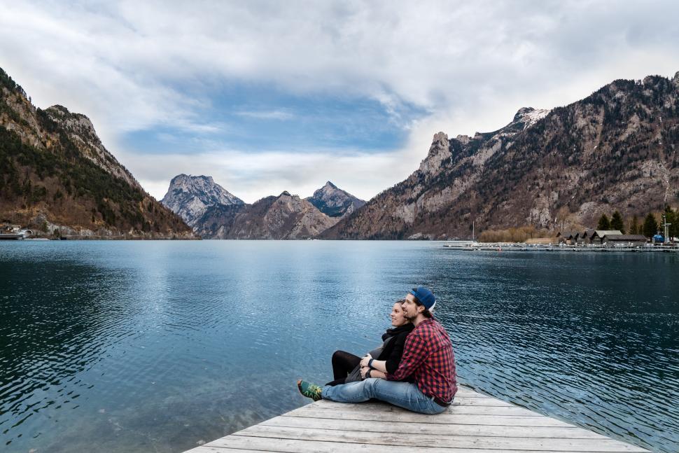 Free Image of Couple enjoying serene lake view at mountain location 
