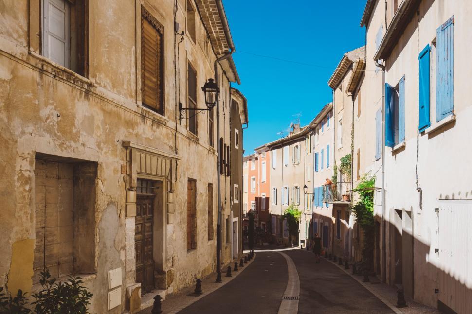 Free Image of Charming narrow street in a quaint village during midday 