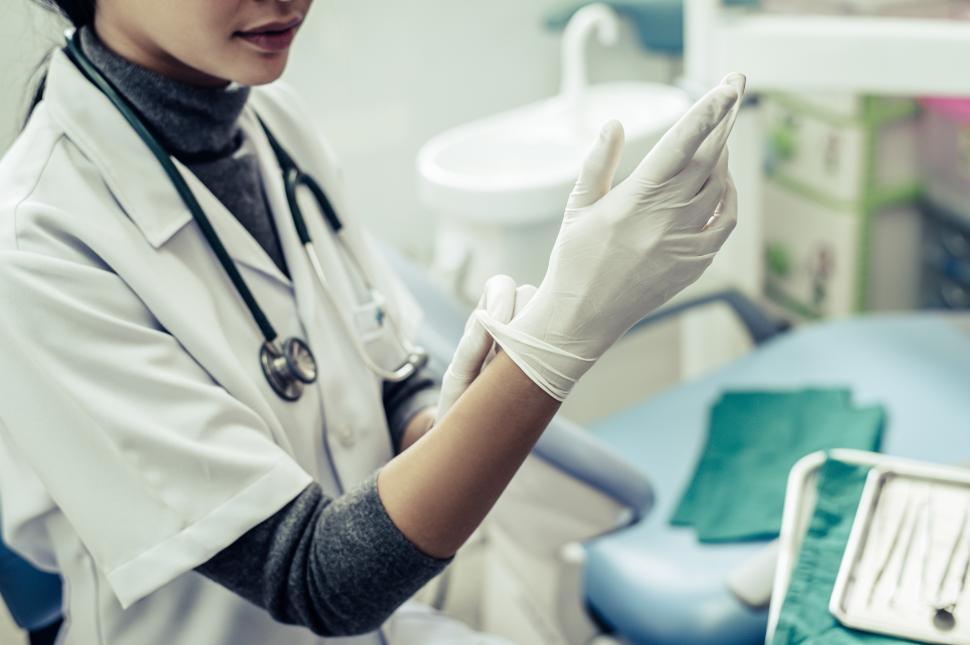 Free Image of The dentist wears gloves. 