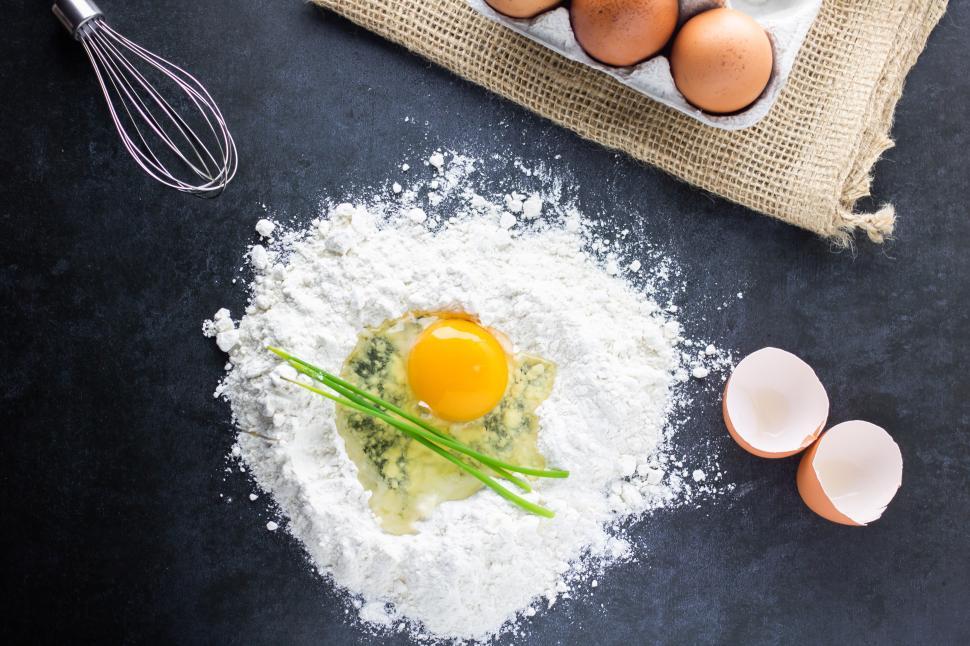 Free Image of Mixing dough with eggs and flour in a kitchen setup 