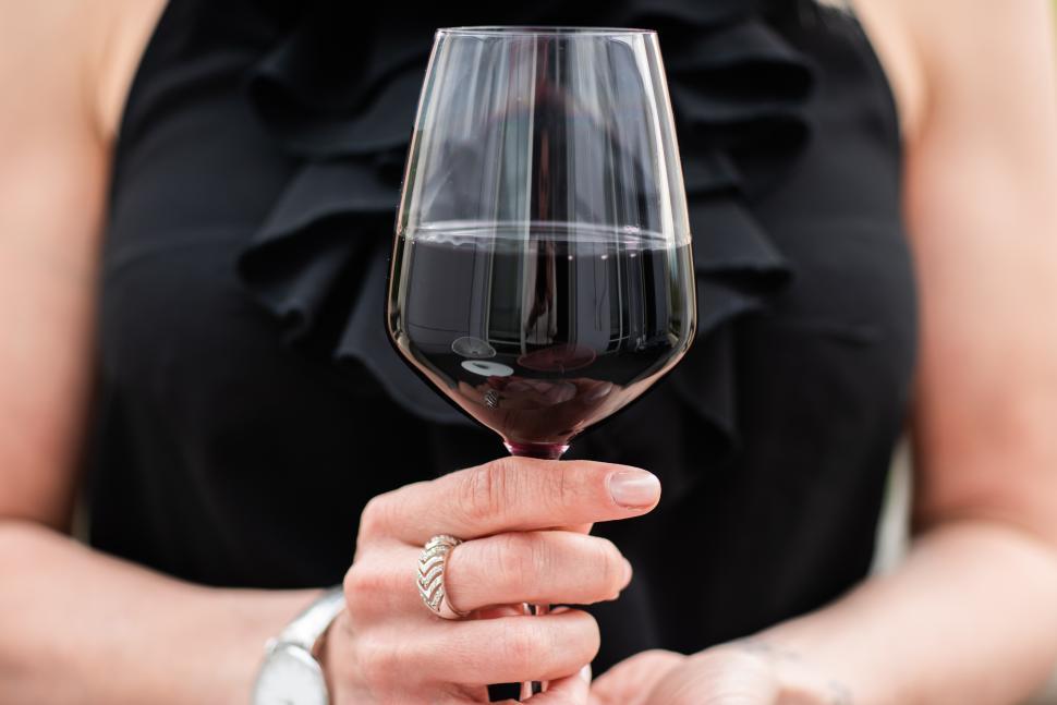 Free Image of Cheers to an elegant wine evening with black attire 