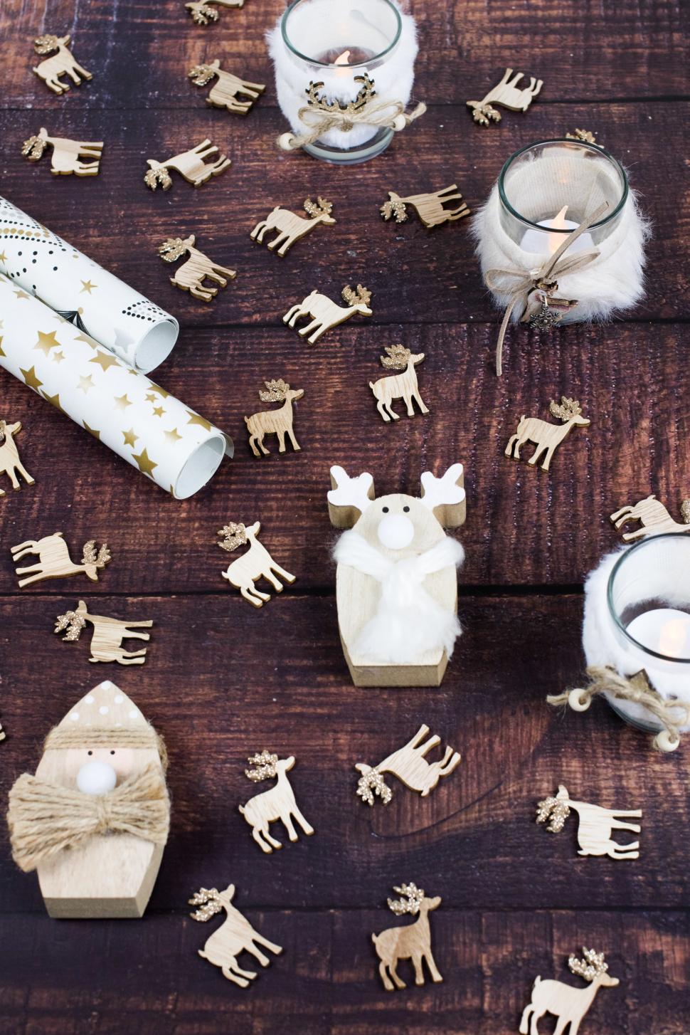 Free Image of Winter celebration decor on a wooden table 