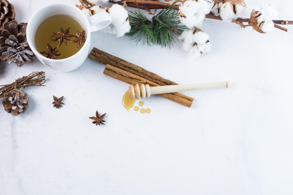 Free Image of Warm tea with honey and spices on a winter kitchen table 