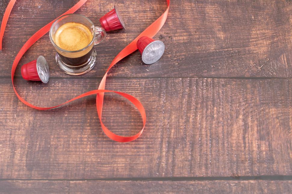 Free Image of Coffee preparation with capsules and ribbon decorations 