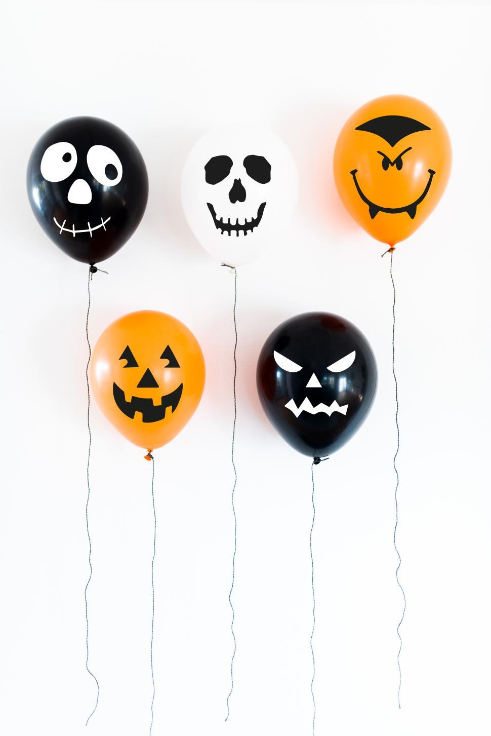 Free Image of Colorful Halloween balloons for festive decor 
