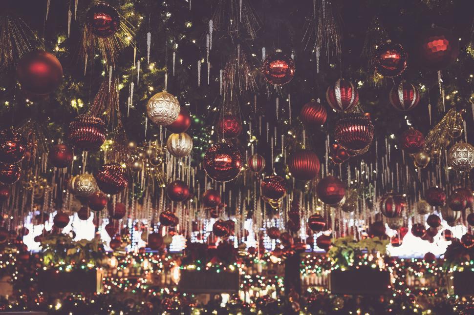 Free Image of Christmas decor brings a festive vibe with hanging ornaments 