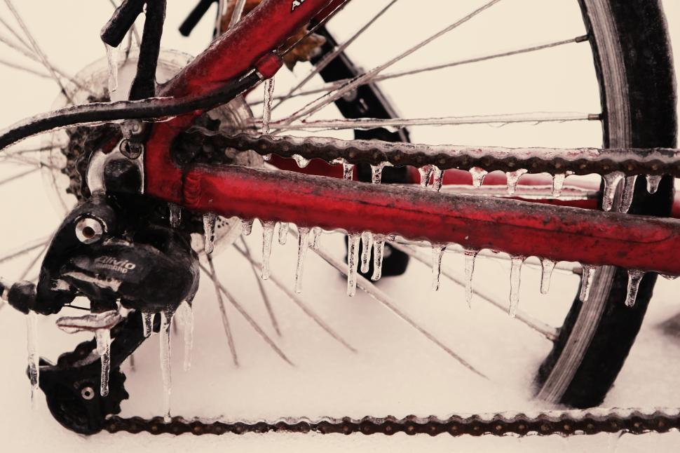 Free Image of Bicycle covered in ice during winter season in a snowy park 