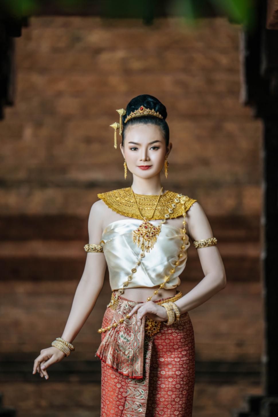 Free Image of Charming Thai woman in Beautiful traditional dress at archaeological site 