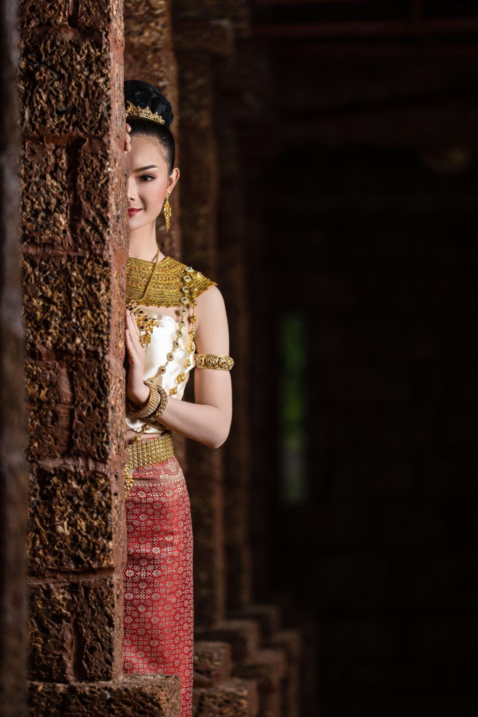 Free Image of Charming Thai woman in Beautiful traditional dress at archaeological site 