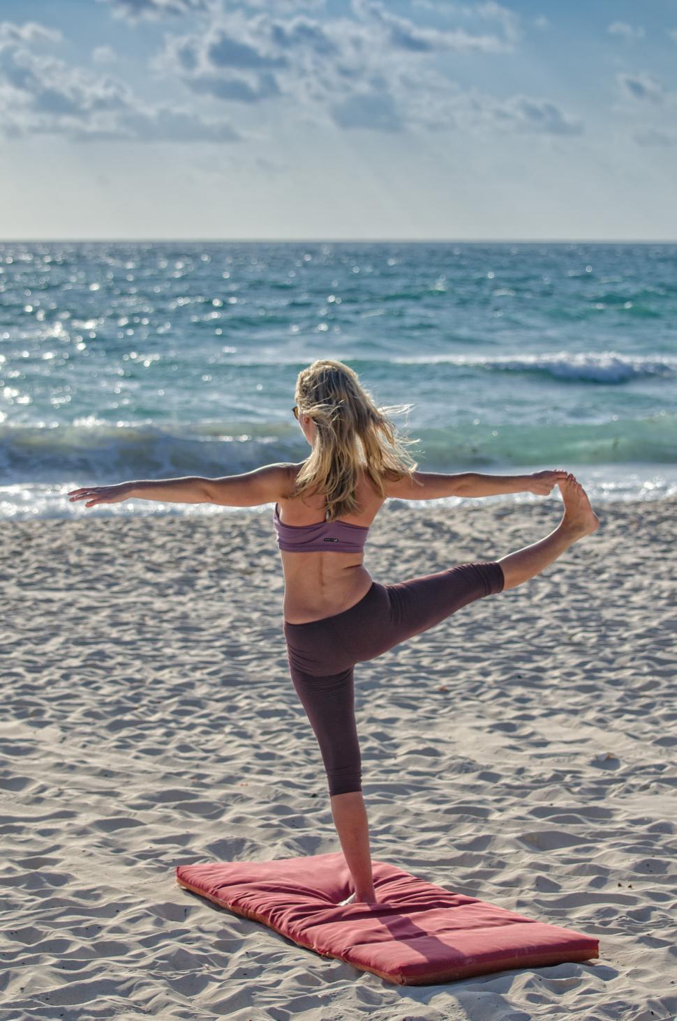 Free Image of Practicing yoga on the beach during a sunny afternoon 