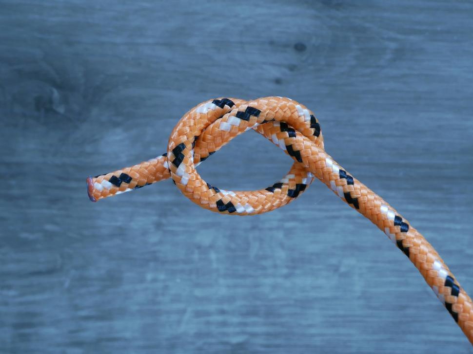 Free Image of Overhand Knot Different View 