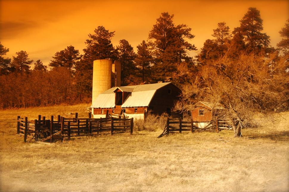Free Image of Old Barn in the Mountains of Colorado 