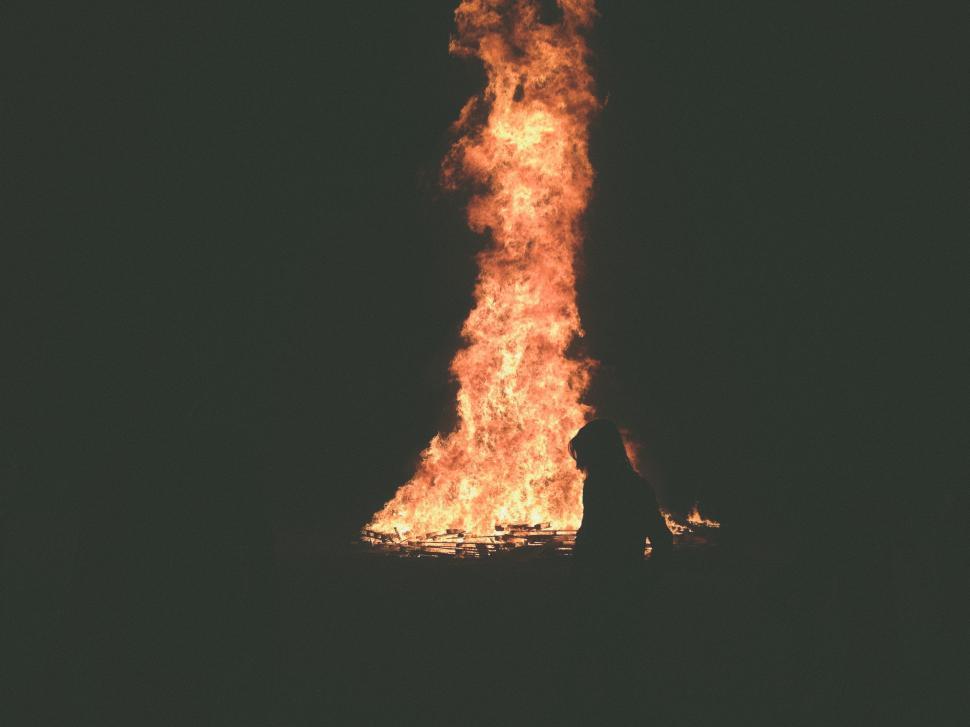 Free Image of Fireside gathering at night with vibrant flames rising 