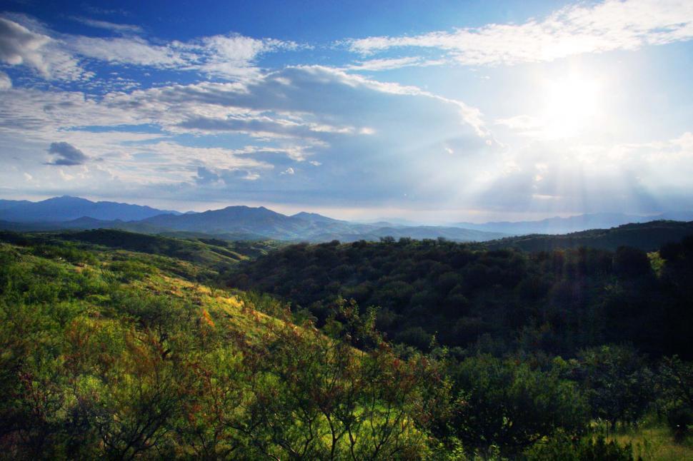 Free Image of Sunbeams and Mountains 