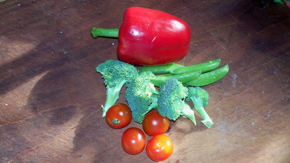 Free Image of Vegetables on Wooden Chopping Board 