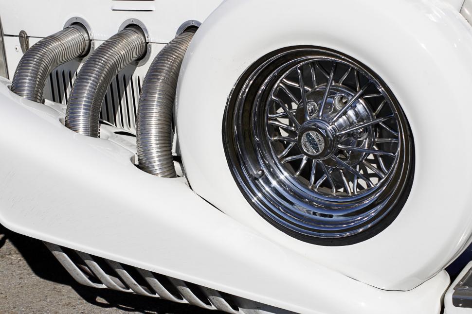 Free Image of white classic 
