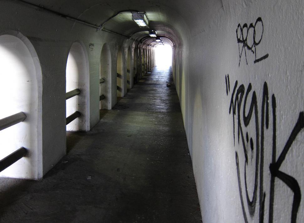 Free Image of arcs in tunnel 