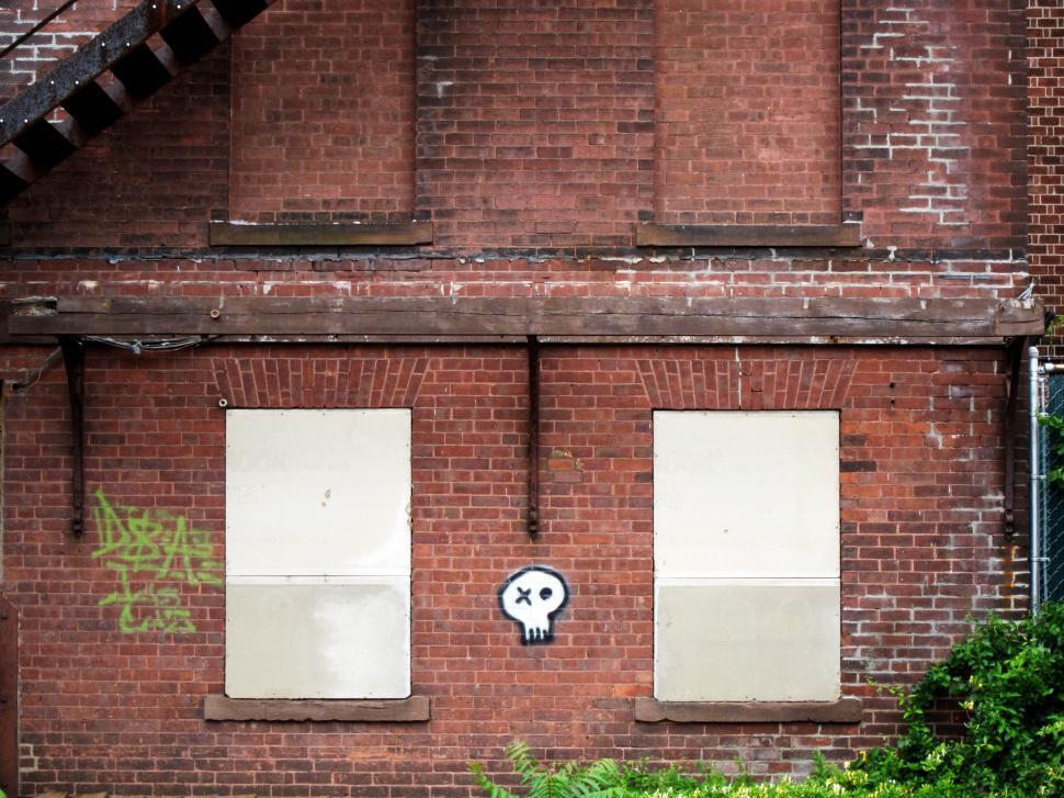 Free Image of brick and skull 