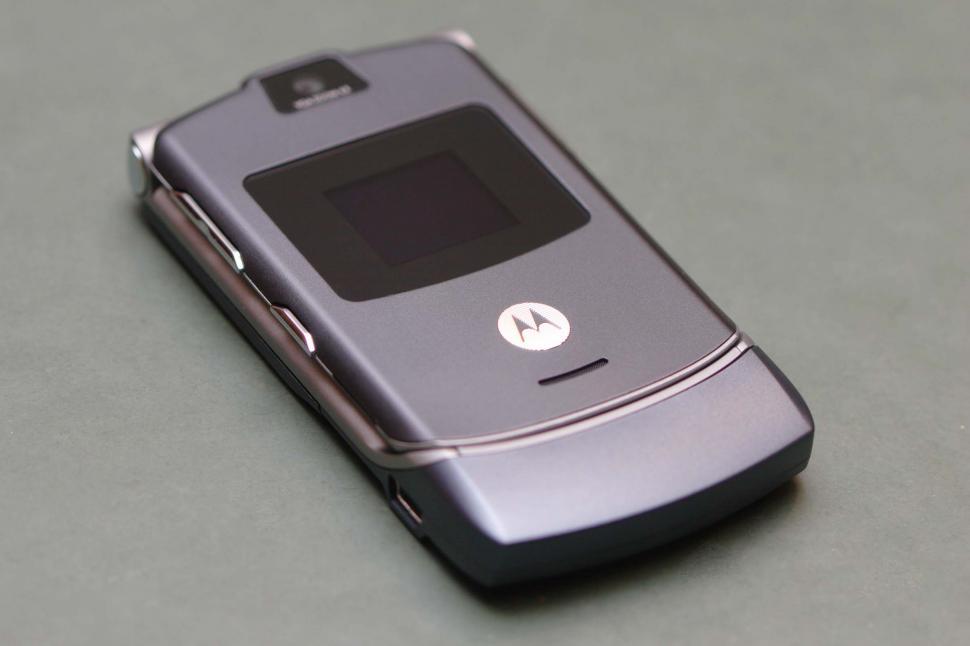 Free Image of Flip phone 
