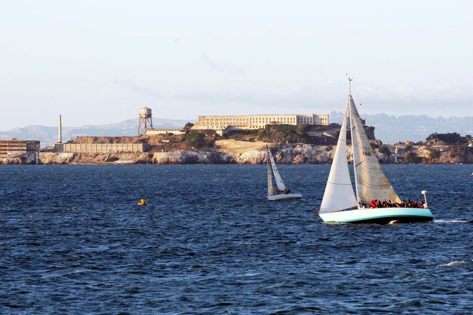 Free Image of Sailboats on the water 