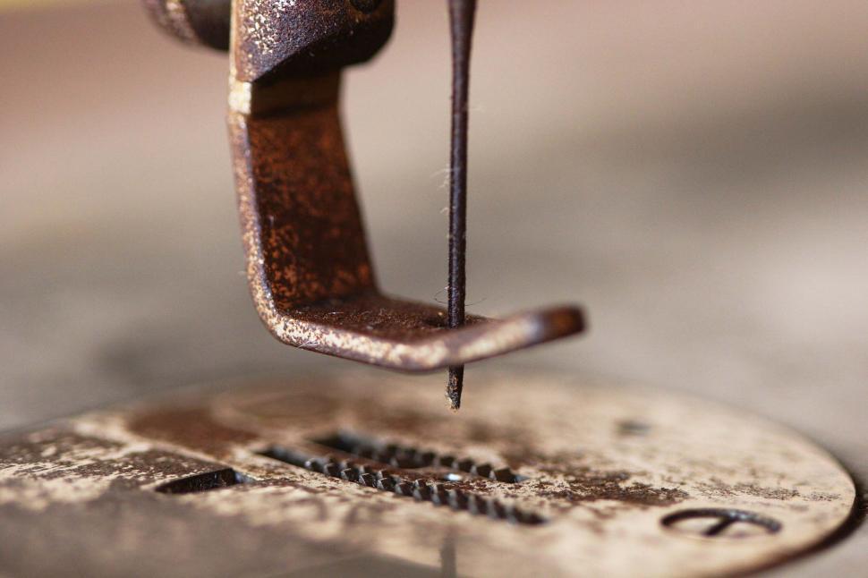 Free Image of Old sewing machine needle 