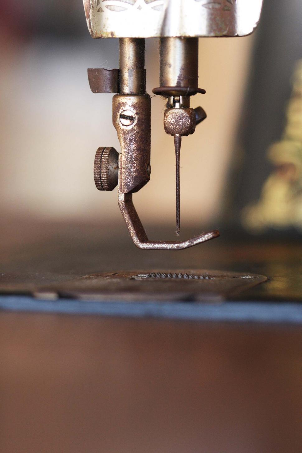 Free Image of Sewing machine foot 