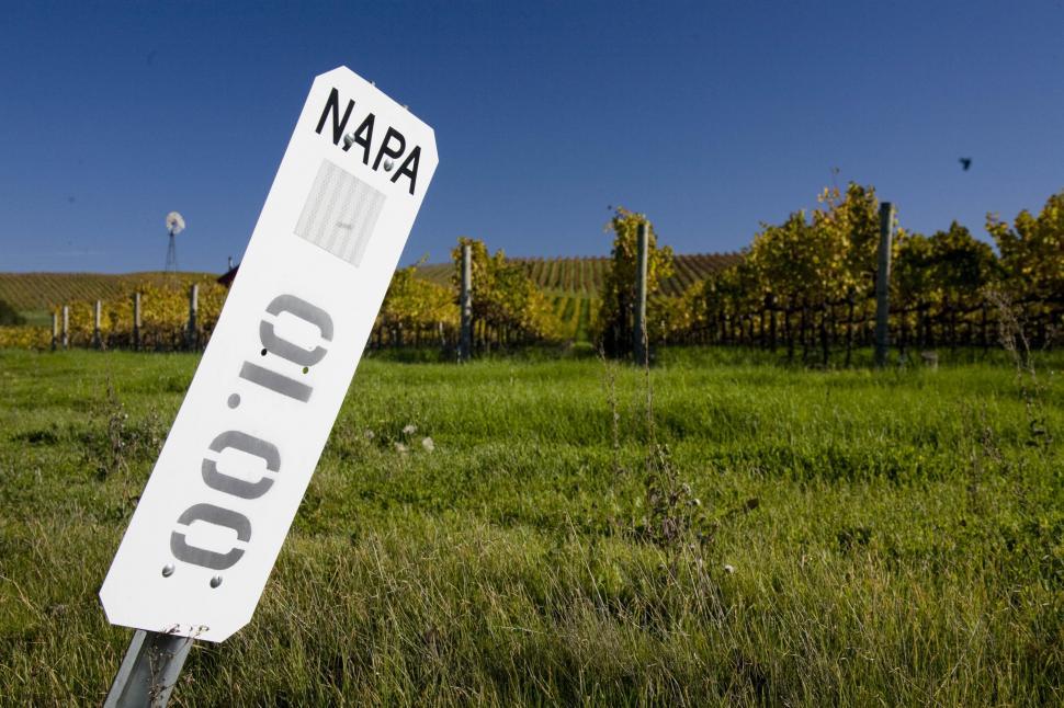 Free Image of Vineyard road marker 