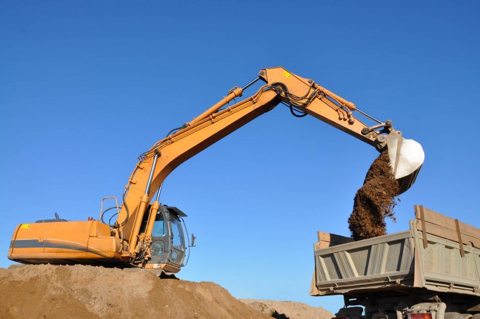 Free Image of Excavator and truck 