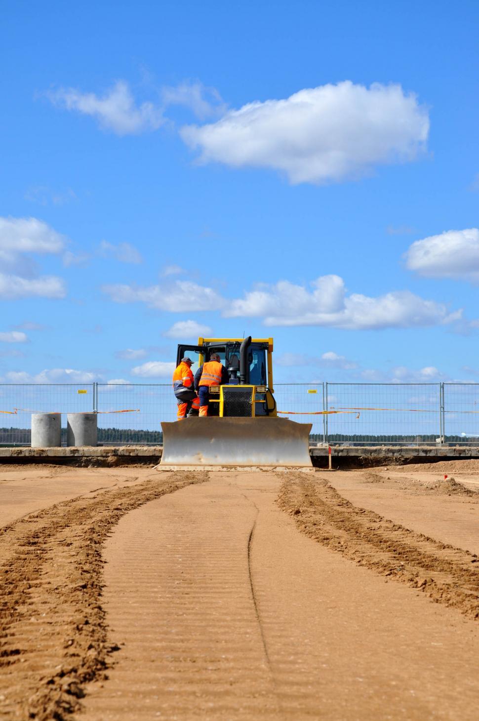 Free Image of Bulldozer and blue sky 