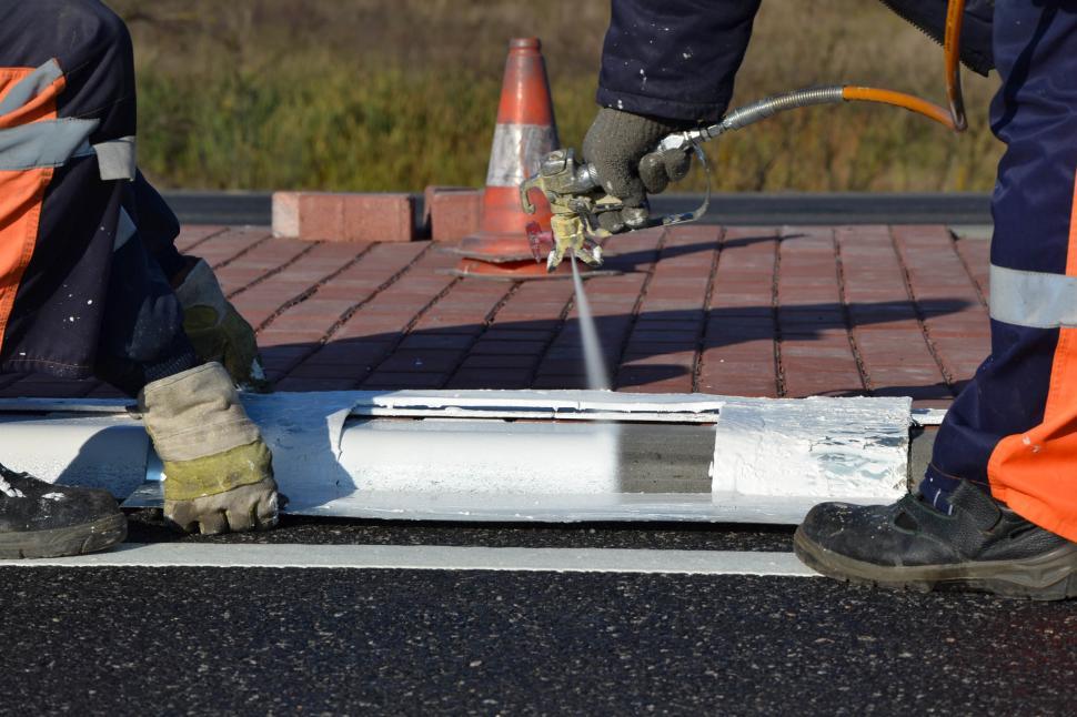 Free Image of Curb painting 
