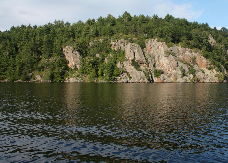 Free Image of Water and Cliffs 
