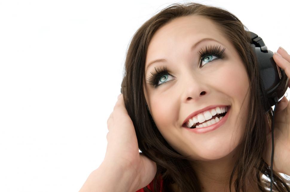 Free Image of Attractive bruntte with headphones 