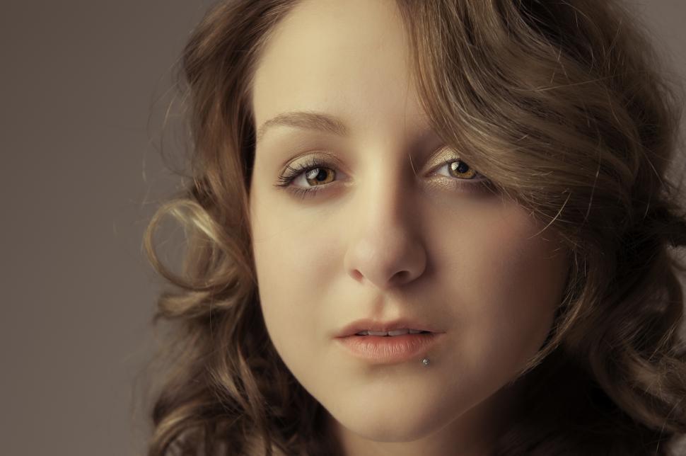 Free Image of Attractive woman looks at camera 