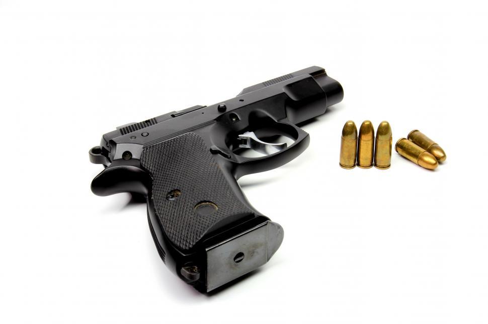 Free Image of gun and bullet 