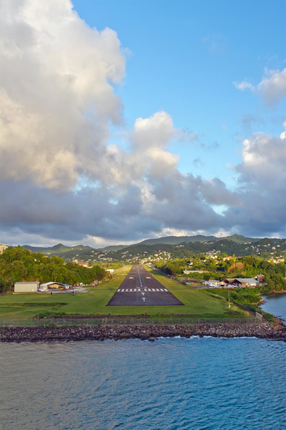Free Image of Runway 