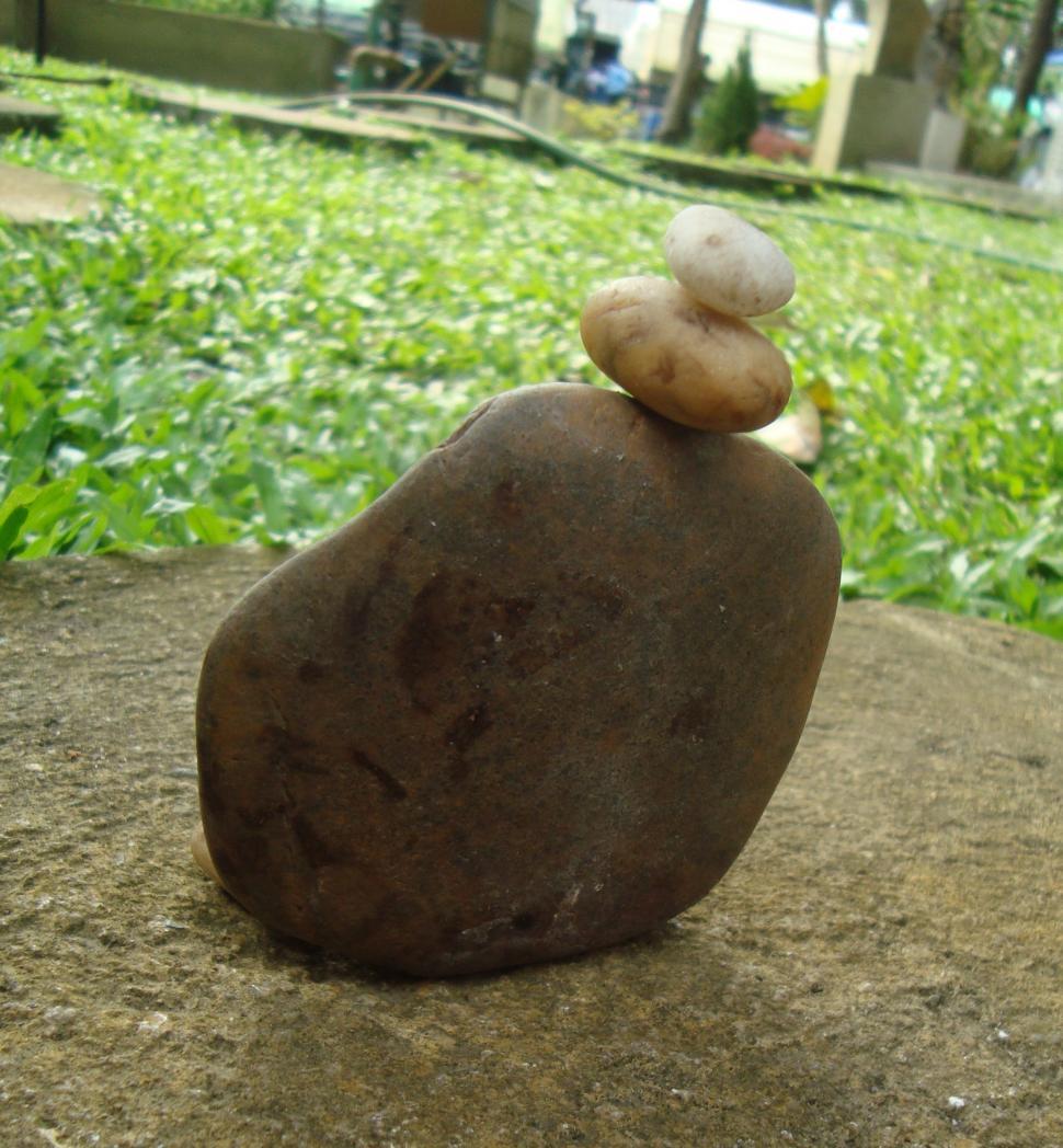 Free Image of Pebble Balance 