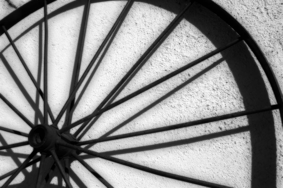 Free Image of Old wagon wheel 