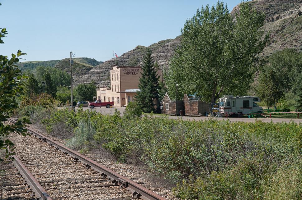 Free Image of Hotel Near the Tracks 