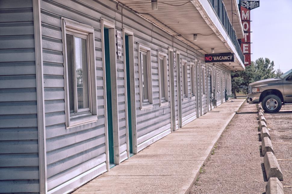 Free Image of Motel Parking 