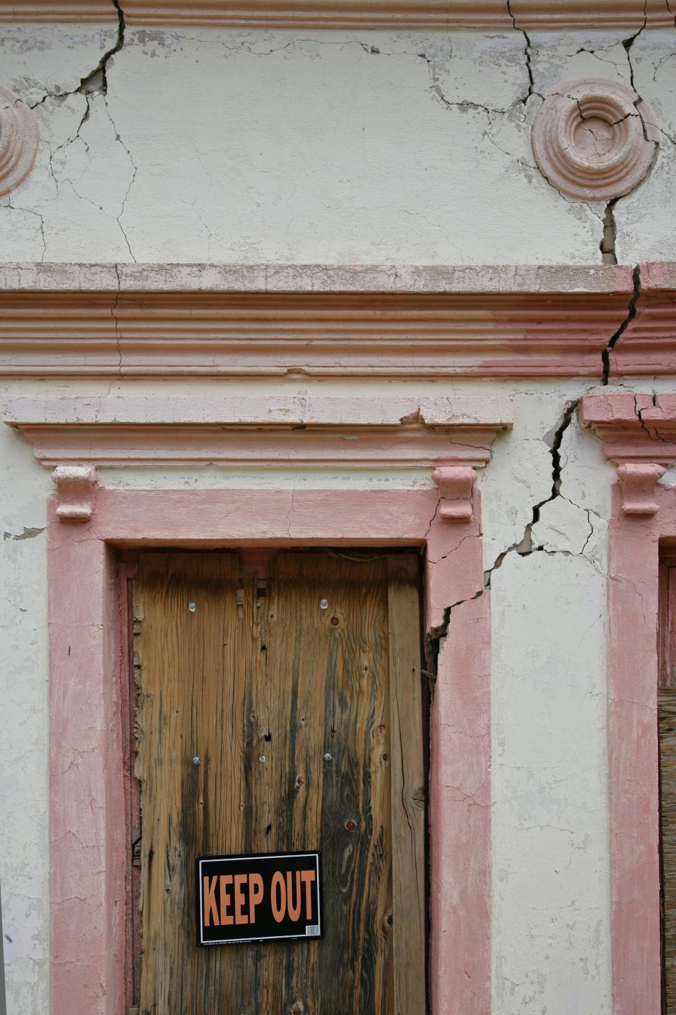 Free Image of Falling Apart 