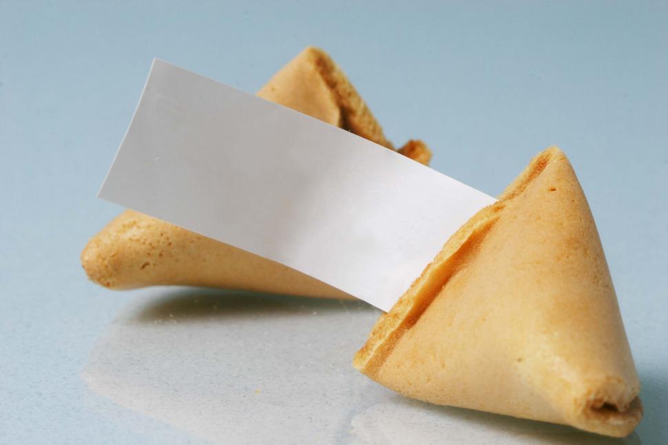 Free Image of Fortune cookie with blank fortune 