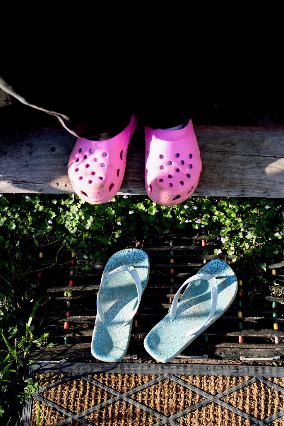 Free Image of Shoes & feet 