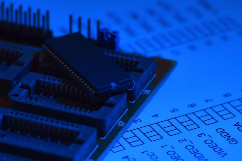 Free Image of Microchip 