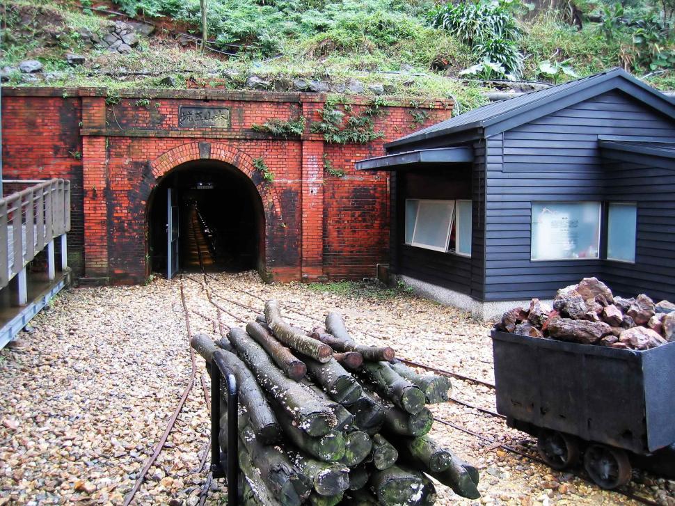 Free Image of Mine entrance 