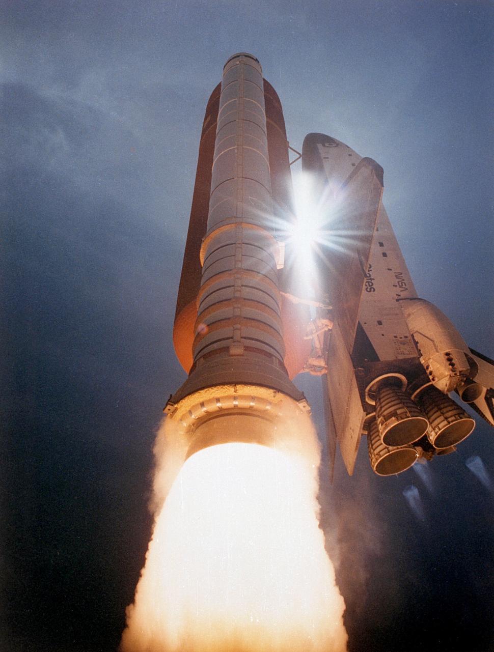 Free Image of Atlantis Going Up 